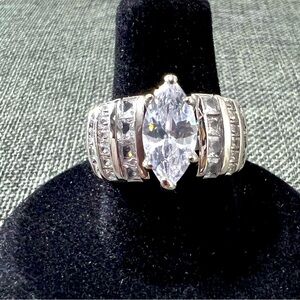 Simulated Diamonds✨Set In 18K.White Gold Overlay. Marquis Center Stone, Stunning